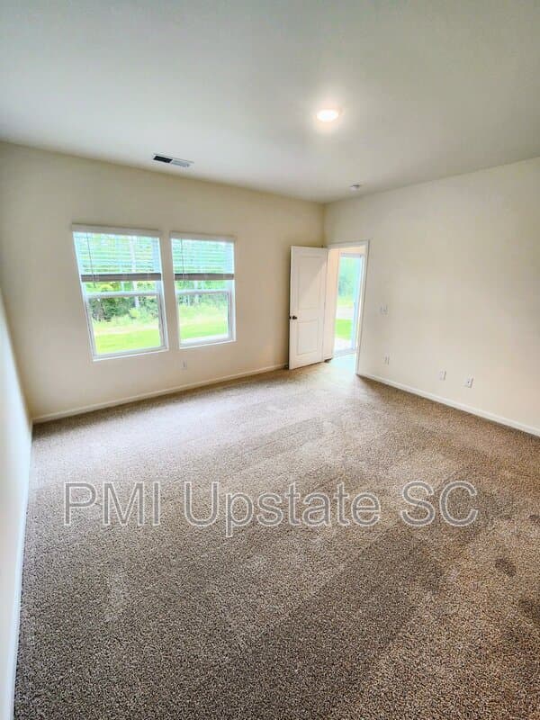 Fountain Inn House: 743 Fountainbrook Ln