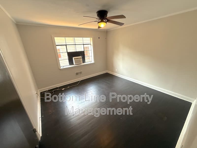 Charlotte Condo: 1945 Woodcrest Ave