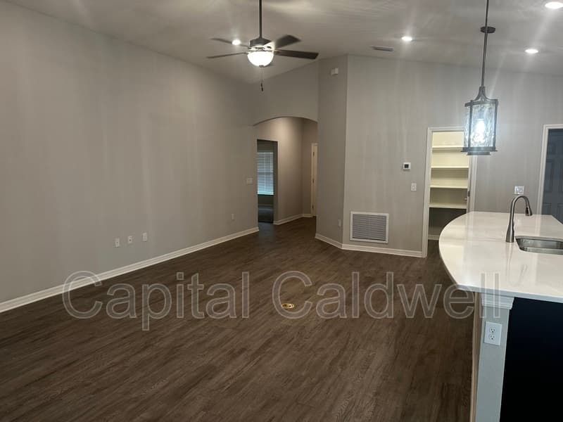 Seffner House: 201 Serena Ridge Dr