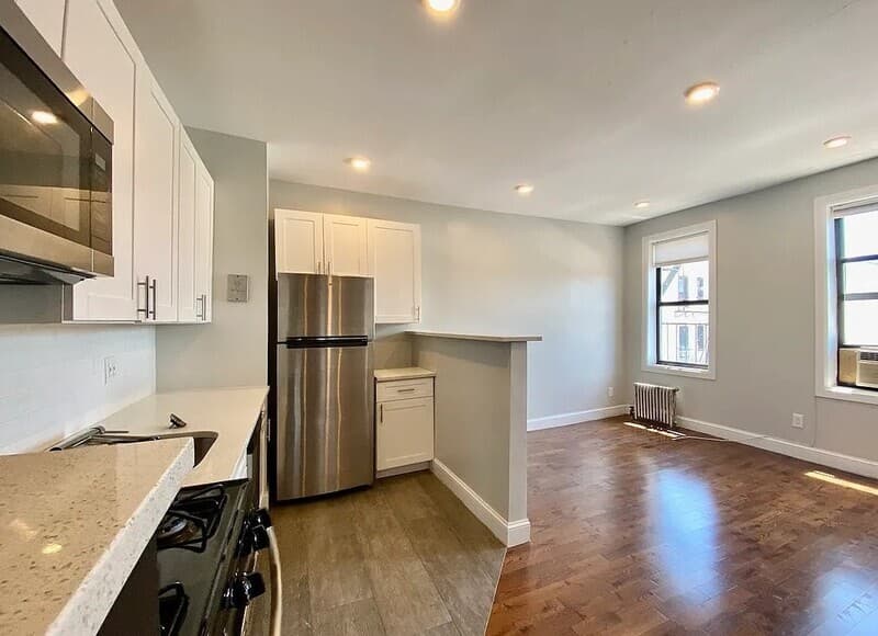 New York Condo: 117 Post Ave