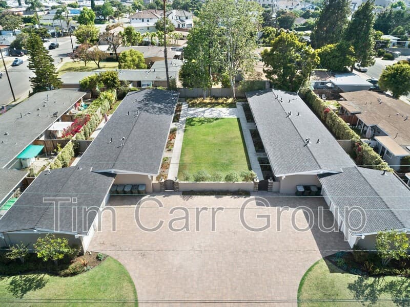 Costa Mesa Condo: 241 E 18th Street