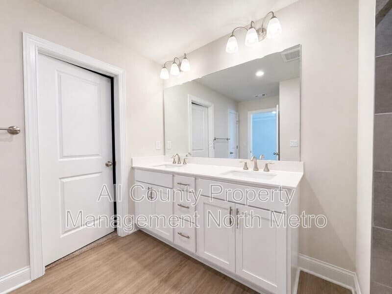 Woodstock House: 797 Stickley Oak Way