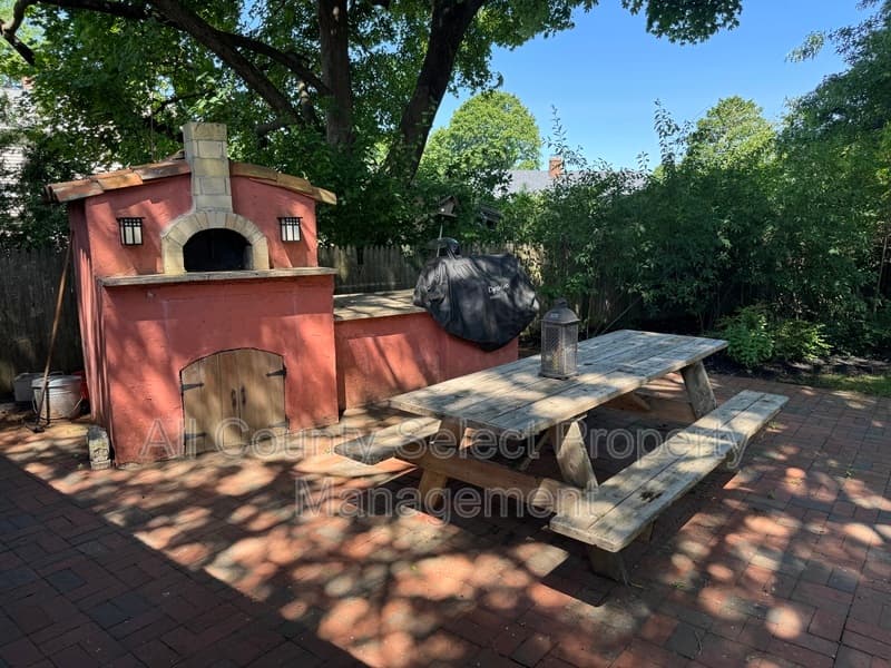 Beverly House: 38 Baker Ave