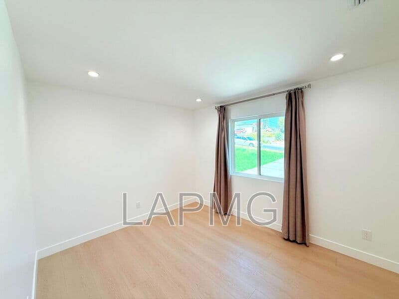Pacoima House: 10839 Fellows Avenue