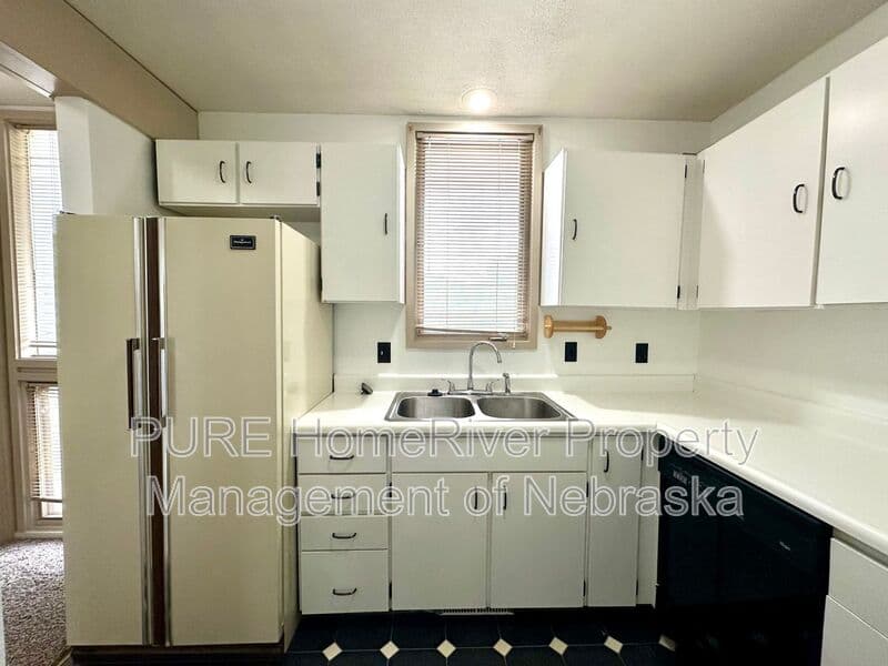 Omaha Townhome: 1631 N 109th Plz