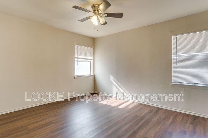 Fort Worth House: 3421 South University Drive