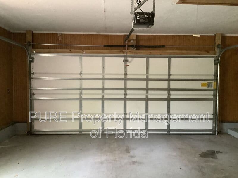 Ocala House: 711 NE 41st Avenue
