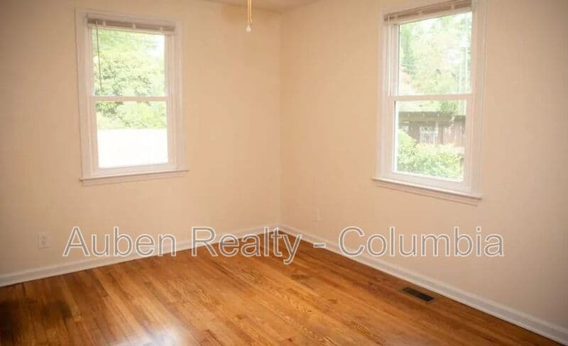 Columbia House: 1420 S Kilbourne Rd
