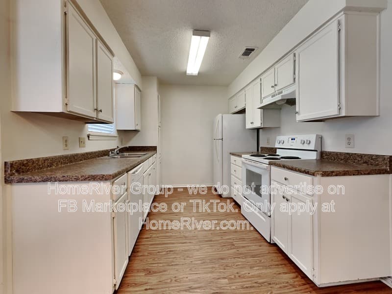 Arlington House: 816 Castleview Dr