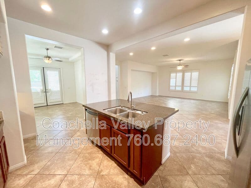 Cathedral City House: 511 Via Assisi