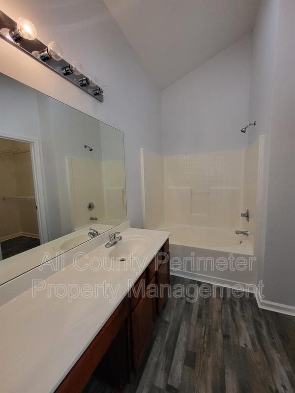 Braselton House: 6885 White Walnut Way