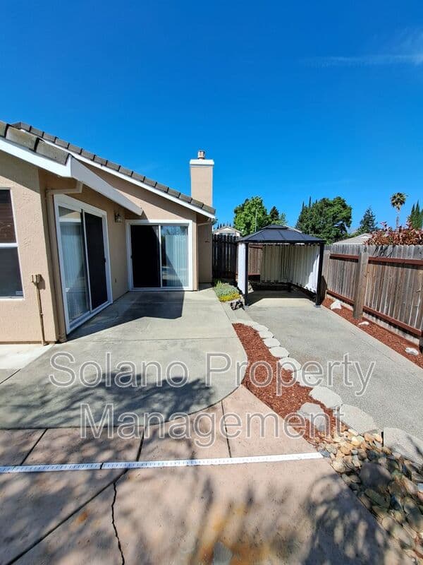 Vacaville House: 354 Bradley Dr.