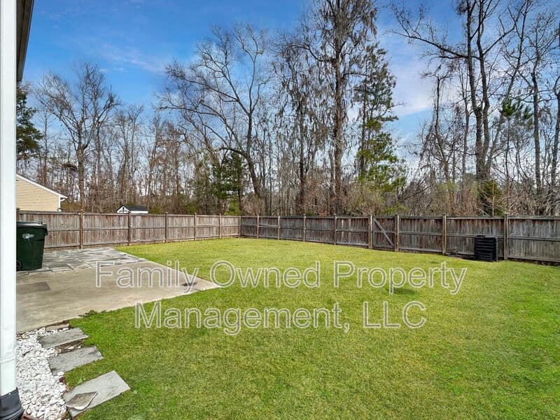Goose Creek House: 320 Burton Court