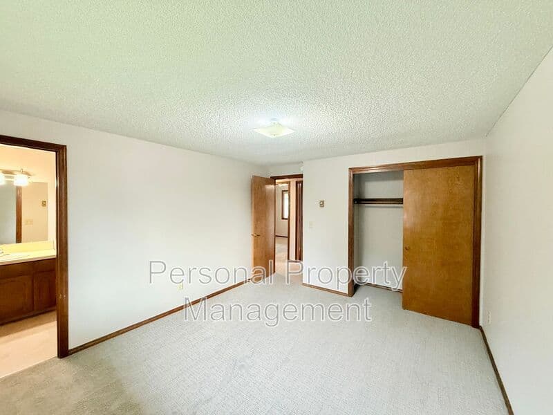 Vancouver House: 414 W 39th St
