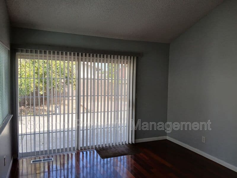 Vallejo House: 400 Mokelumne Drive