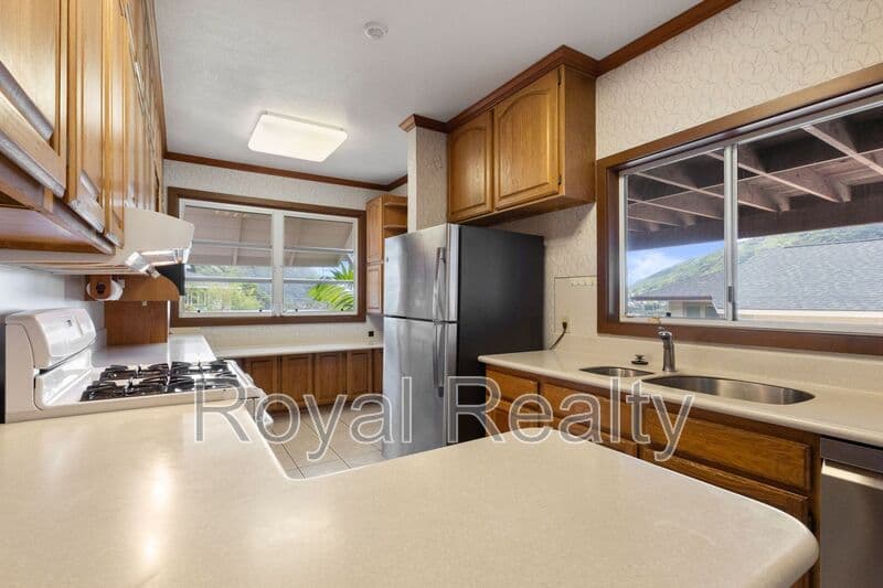 Honolulu House: 2910 Nanihale Place
