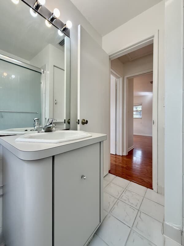 Tampa House: 1502 West Country Club Drive