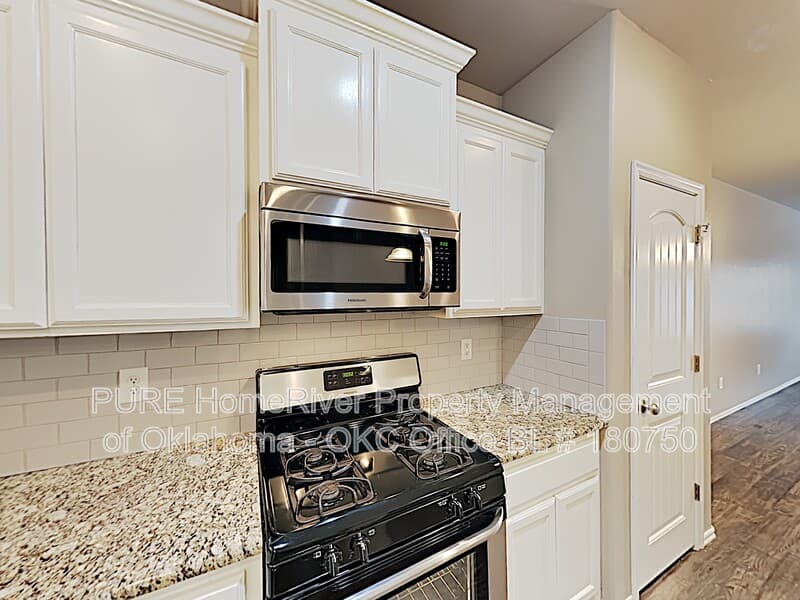 Yukon Condo: 11210 Coachmans Rd