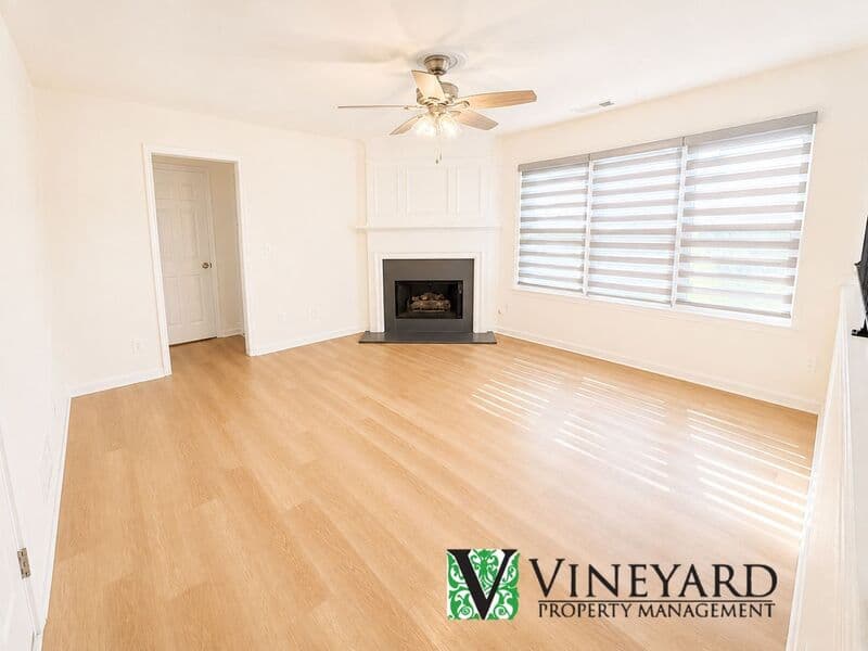 Kennesaw House: 414 Darter Drive NW