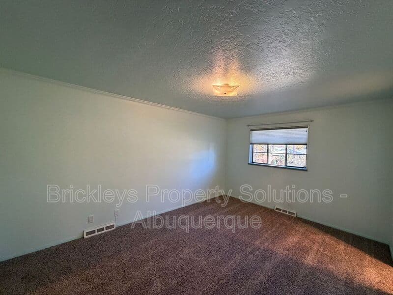 Albuquerque House: 7121 Edwina Ave NE