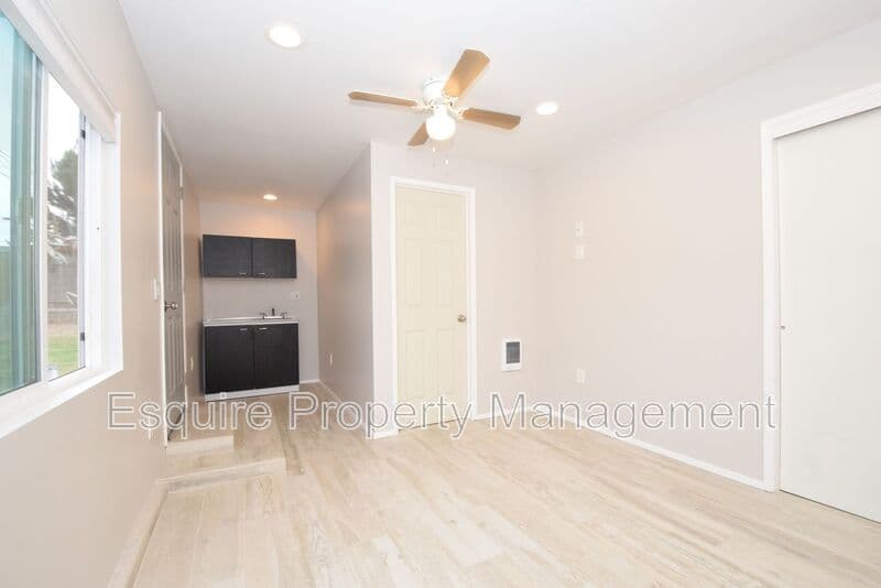 CAMARILLO House: 138 OAK STREET