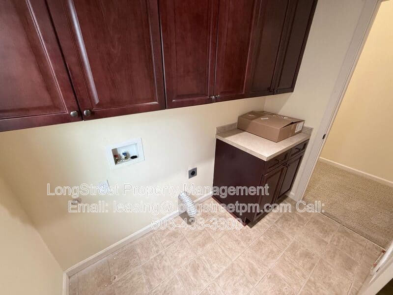 Salem House: 823 Crouchen St NW