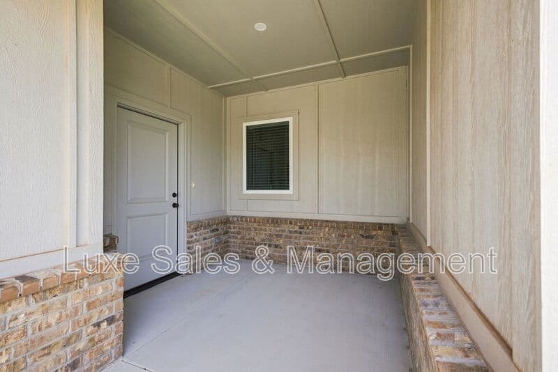 Okahoma City House: 10912 Oak Hollow Drive