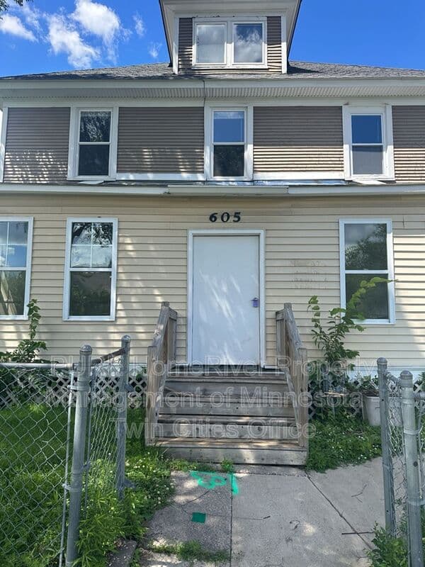 Saint Paul Condo: 605 Van Buren Ave