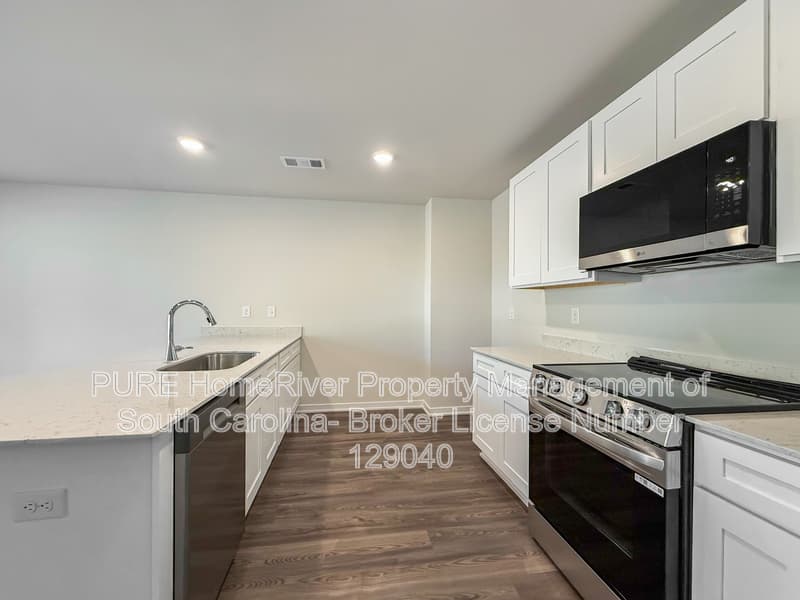 Spartanburg House: 491 Sundown Dr