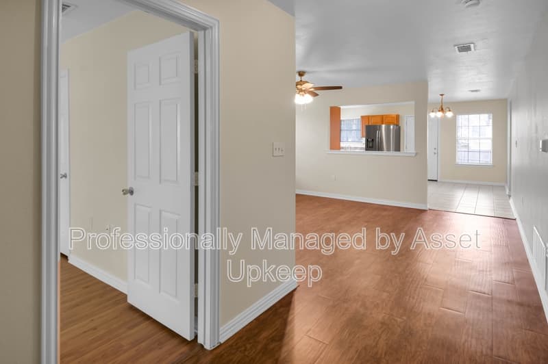 Dallas House: 5711 Arlington Park Drive