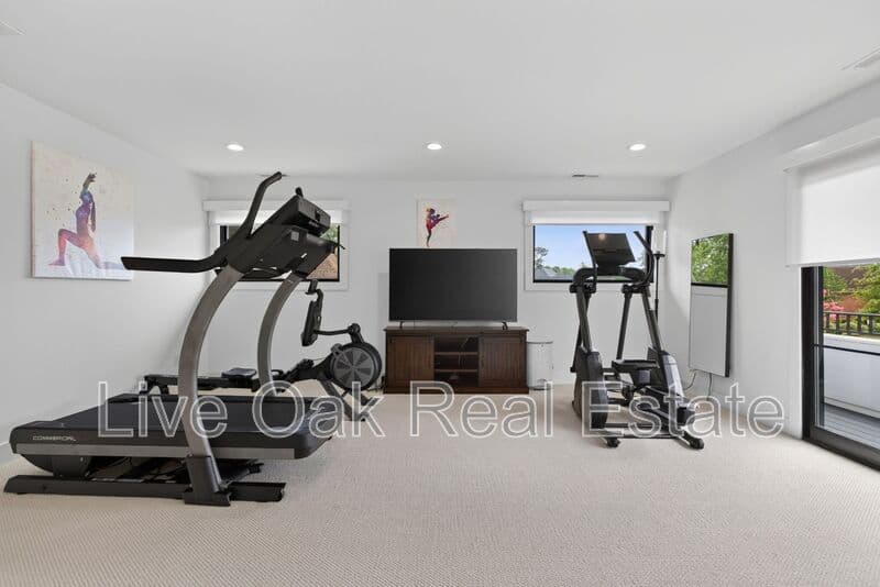 Virginia Beach House: 1316 Lambeth Lane