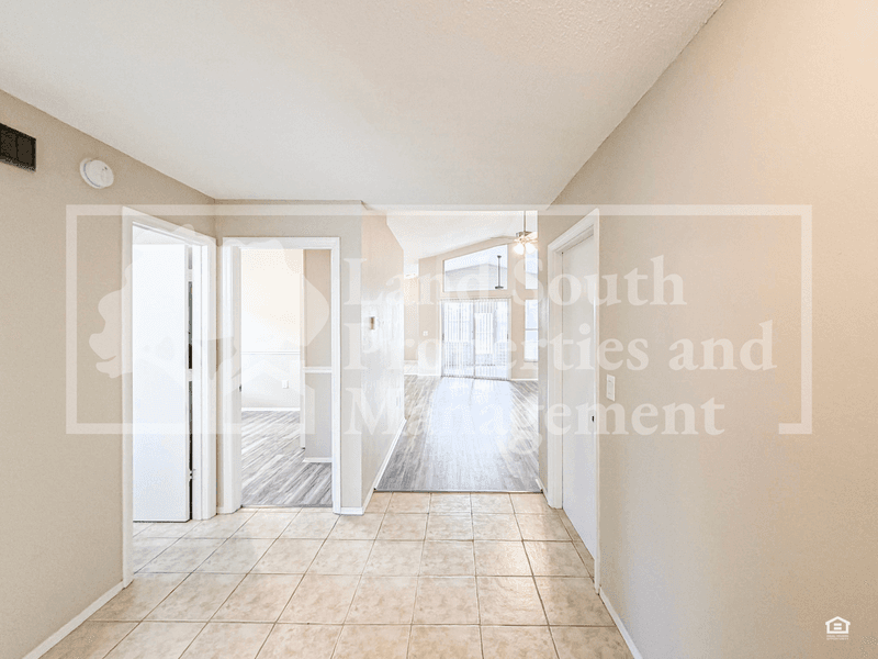 Lakeland House: 428 Emerald Cove Loop