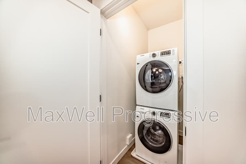 Edmonton Townhome: 15720 103 Ave