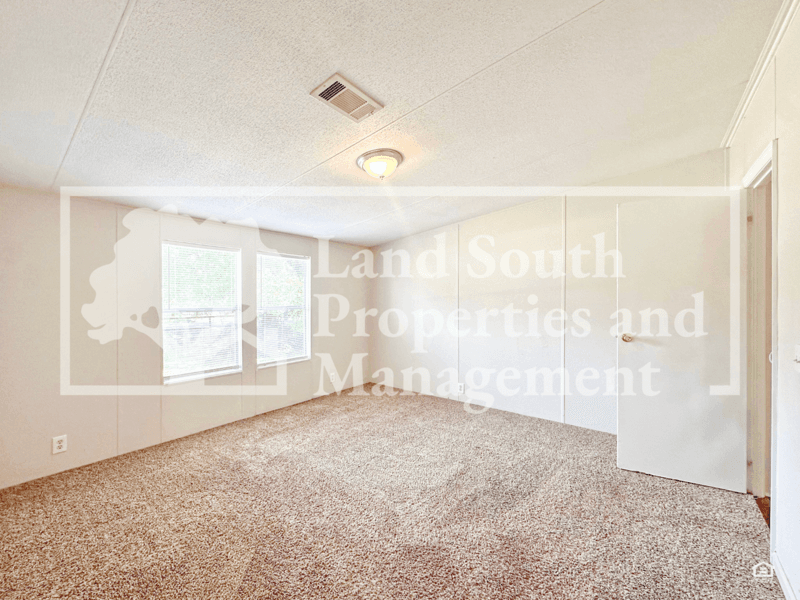 Lakeland House: 3230 J and J Manor Rd