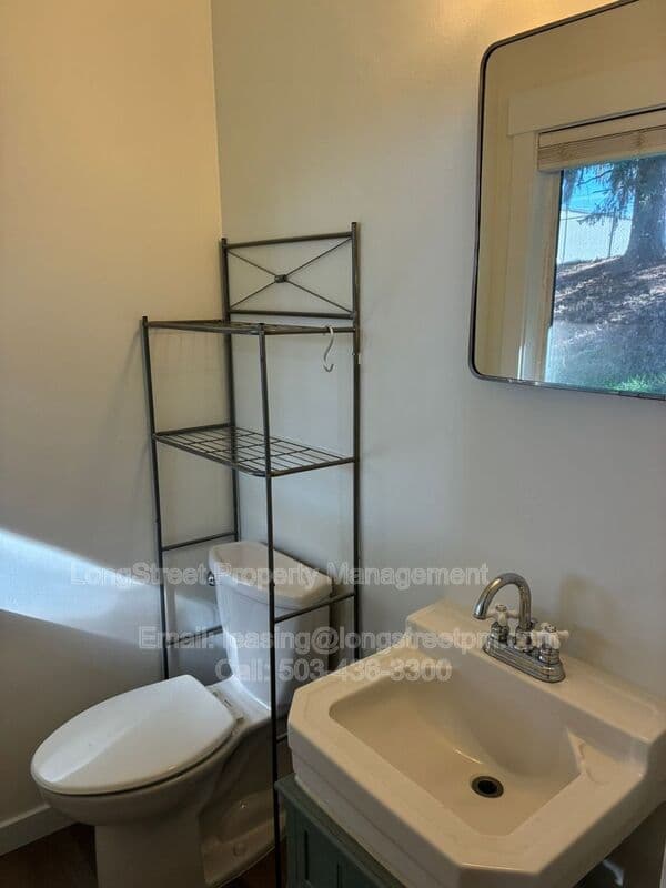 Adair Village Condo: 5160 NE Willamette Ave