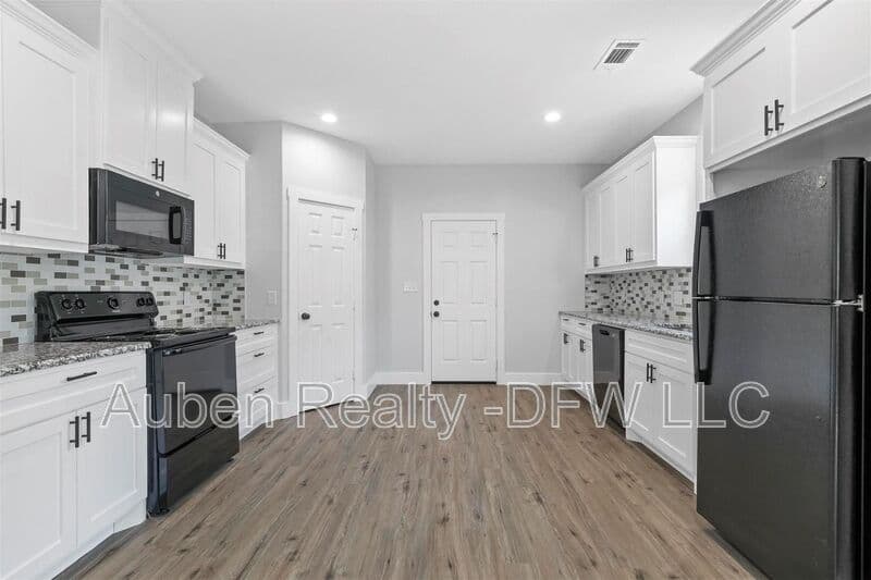 Denison House: 516 E Heron Street