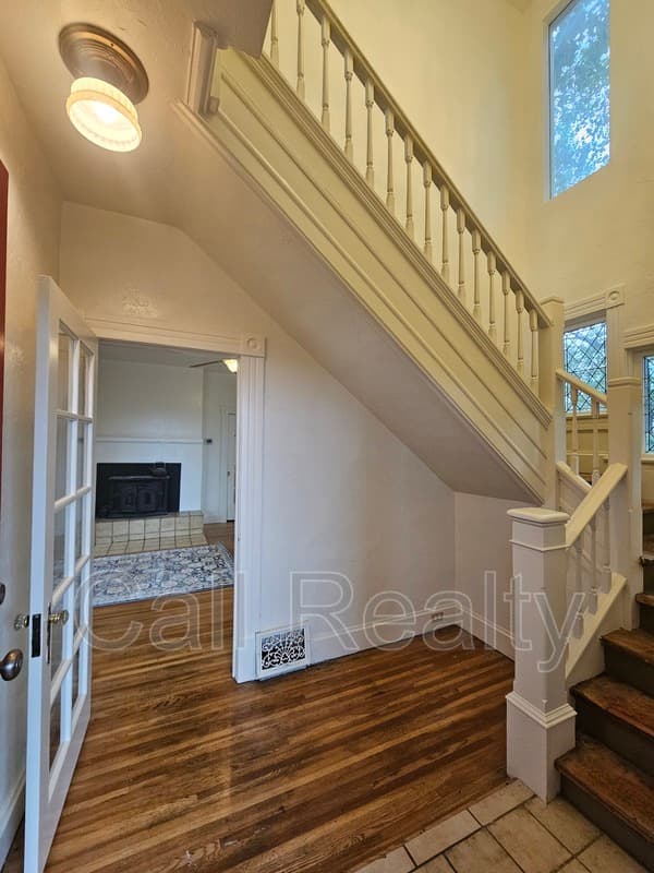 Spokane House: 350 E 10th Ave