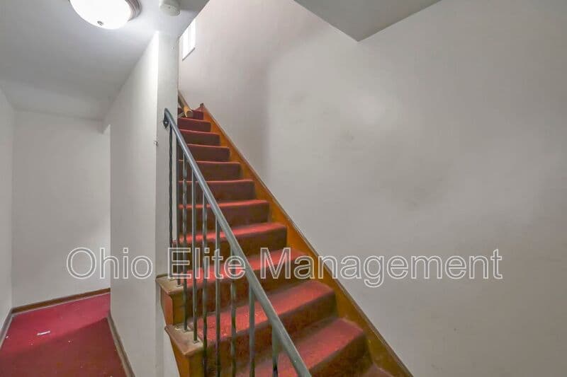 Columbus House: 370 S Chase Ave