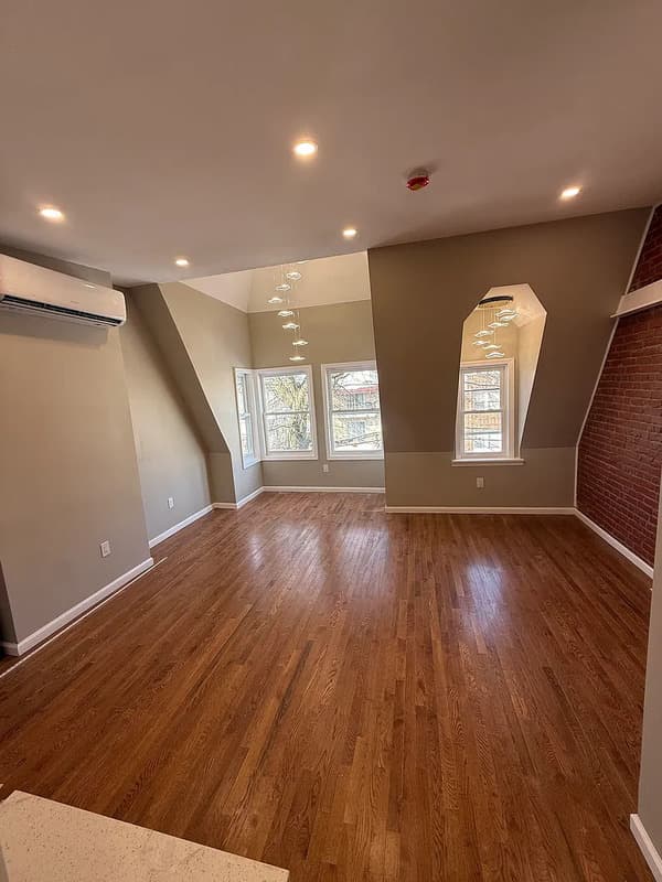 Newark Townhome: 171 Mount Prospect Ave