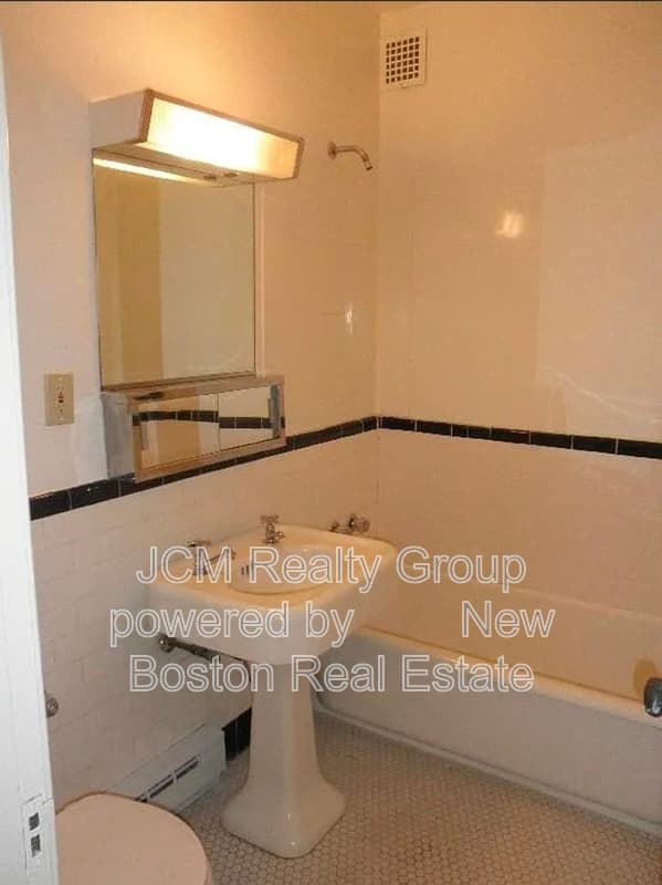 Lynn Condo: 203 Lewis St