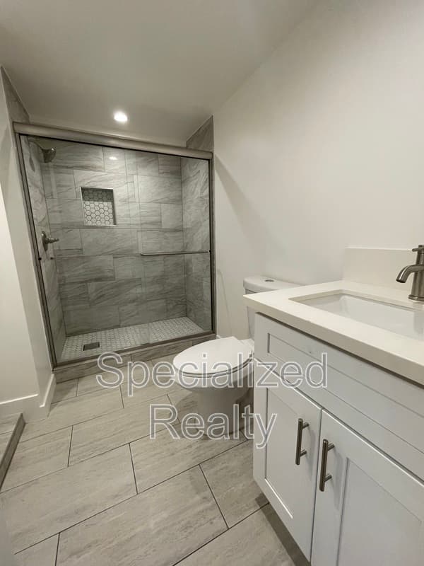 Glendale Condo: 1135 Scofield Drive