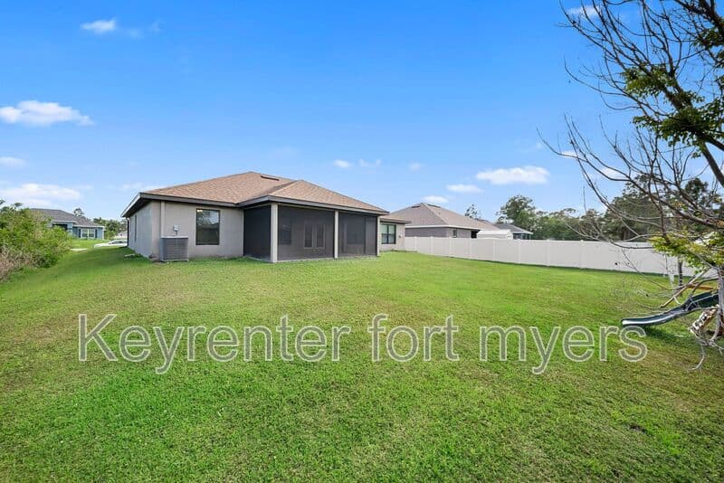 Lehigh Acres House: 490 Windermere Dr