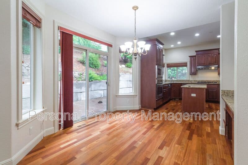 Washougal House: 4164 Forest View Drive