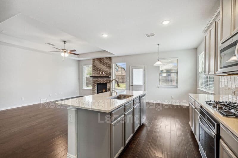 Aubrey House: 1833 Meadow Trail Lane