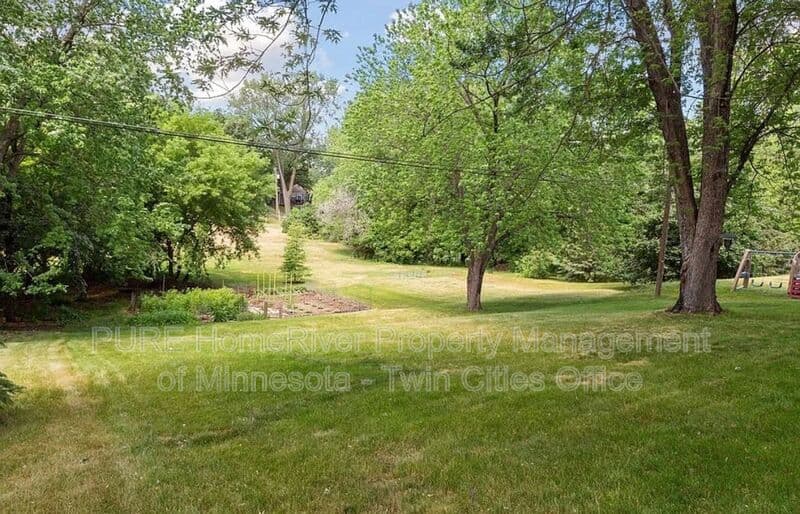 Saint Louis Park House: 1642 Edgewood Ave S