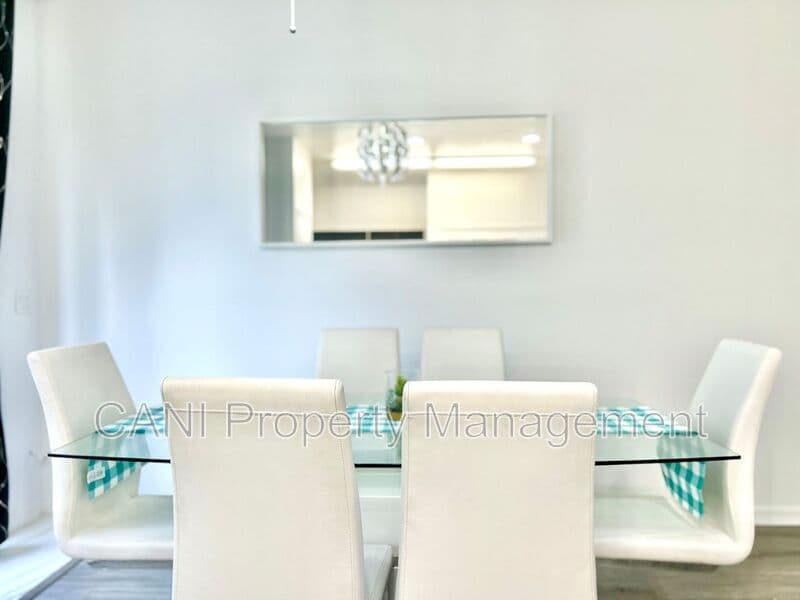 Kissimmee Townhome: 1134 South Beach Circle