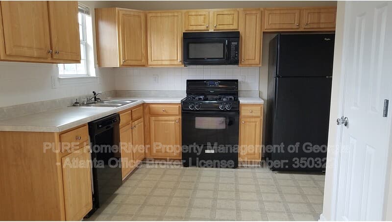 Loganville House: 44 Shadowhill Ct
