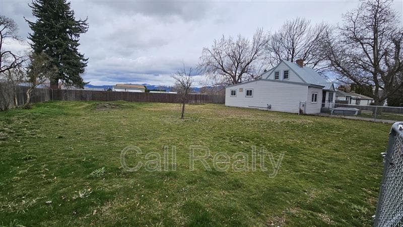 Spokane Valley House: 224 N Conklin Rd
