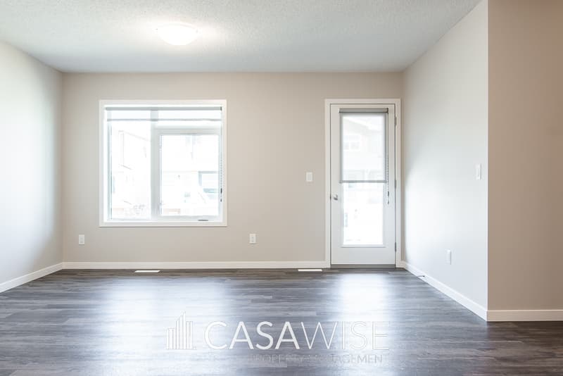 Edmonton House: 17220 9B Avenue Southwest