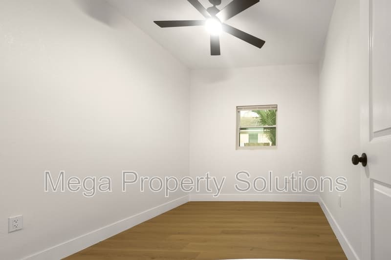 Tampa House: 910 East Osborne Avenue